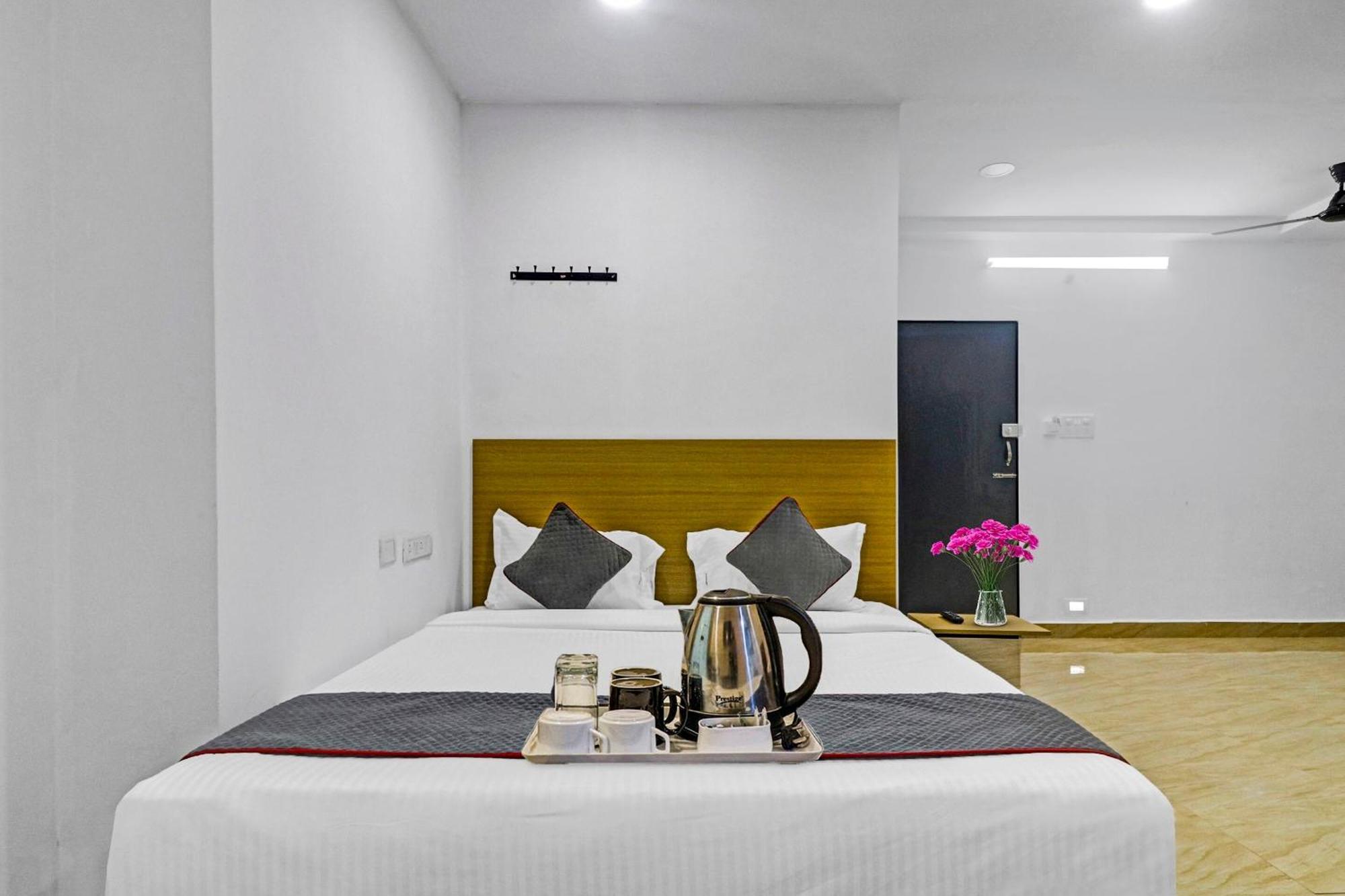 Townhouse De Alphabet Hotel Gachibowli Kültér fotó