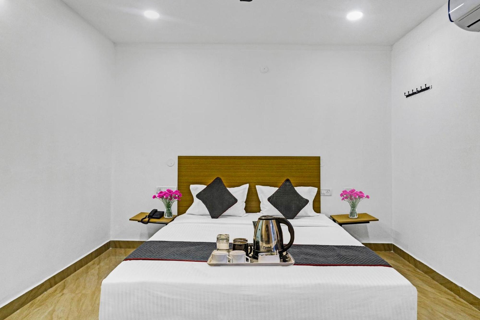 Townhouse De Alphabet Hotel Gachibowli Kültér fotó